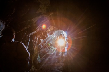 Gang im Aussichtsfelsen - Christophe Meyer