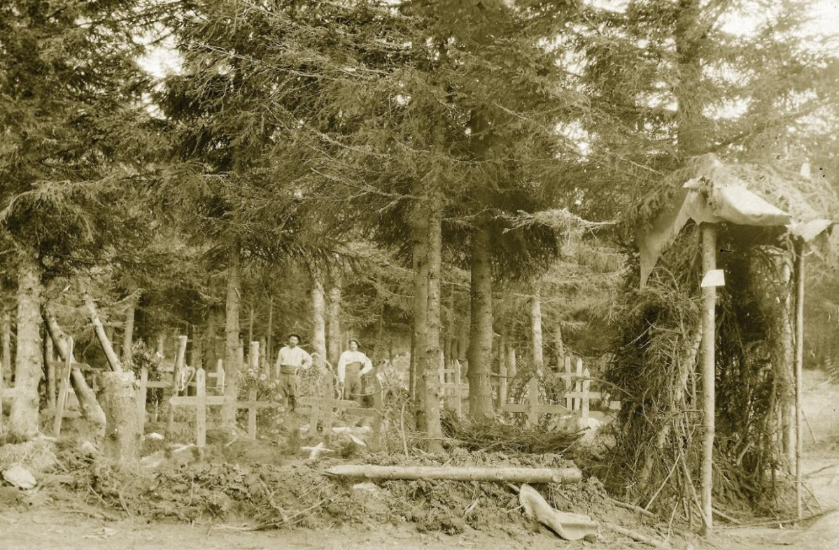 Aménagement de la nécropole du Carrefour Duchesne, à la Tête des Faux, en 1915
