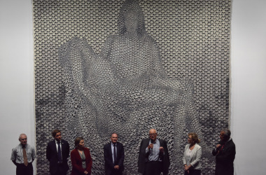 Dévoilement de la Pietà for World War I, œuvre emblématique franco-allemande à l’occasion du centenaire de la Grande Guerre en 2017. - Cité internationale de la Tapisserie